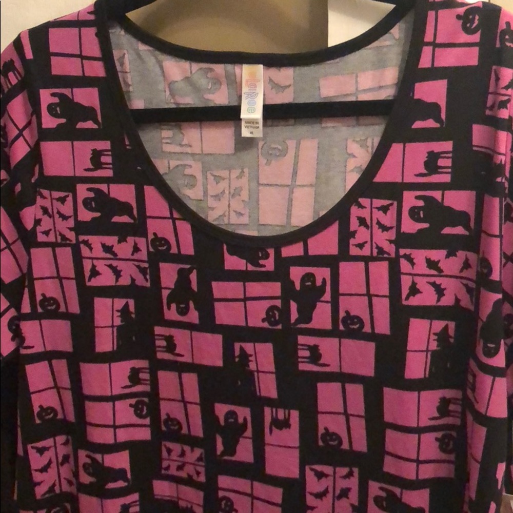 Xl Halloween classic t stretchy will fit xxl